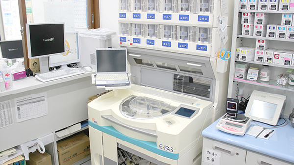 マエダ調剤薬局中央店の調剤器具