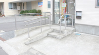 すずらん調剤薬局桔梗野店の入口