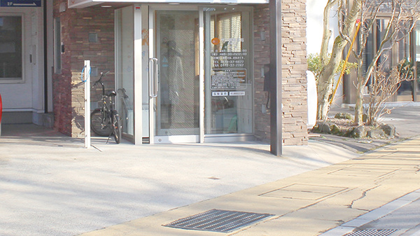 サン調剤薬局 富野町店の入口