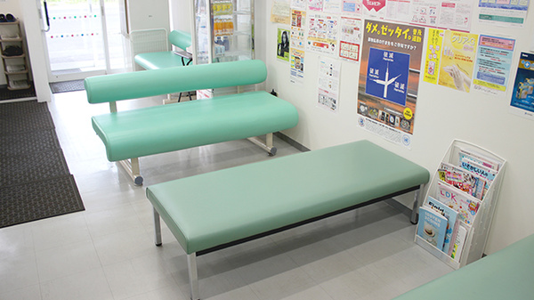 マエダ調剤薬局西弘店の待合スペース