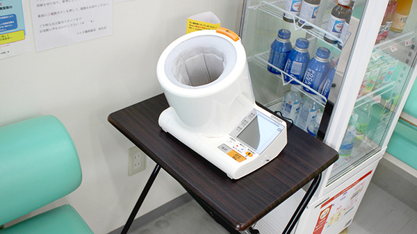 マエダ調剤薬局西弘店の血圧計