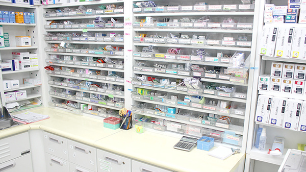 すずらん調剤薬局松原東店の薬棚