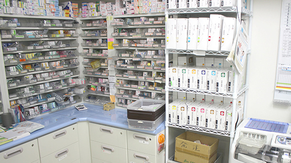 すずらん調剤薬局弘前駅前店の薬棚