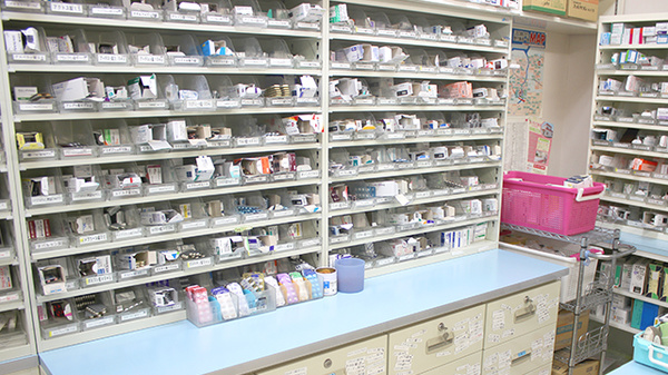 サンケア薬局 八戸駅前店の薬棚