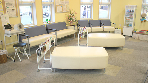 サンケア薬局 南類家店の待合スペース