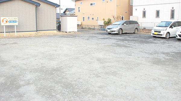 サンケア薬局 南類家店の駐車場