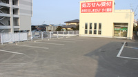 仙真堂薬局八戸日赤前店の駐車場