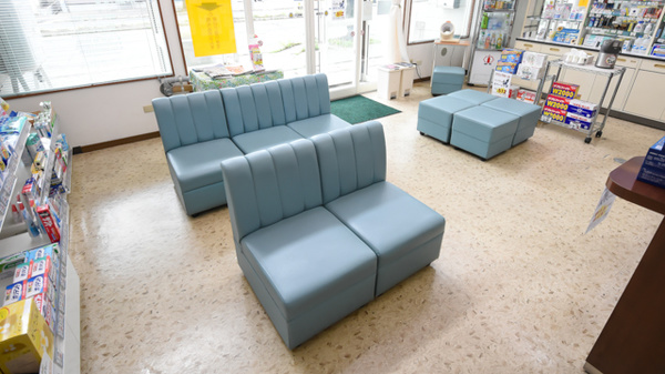 サカエ薬局　松島の待合スペース