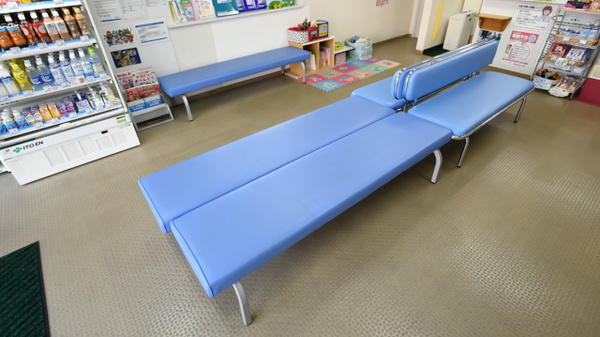 サカエ薬局　五所川原の待合スペース