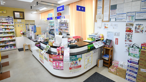 サカエ薬局　24の受付/カウンター