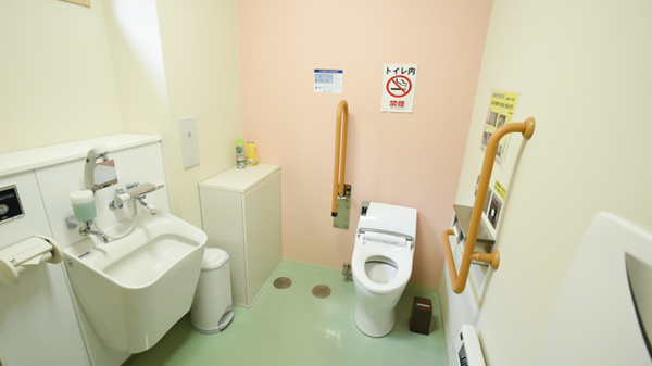 サカエ薬局　24のお手洗い