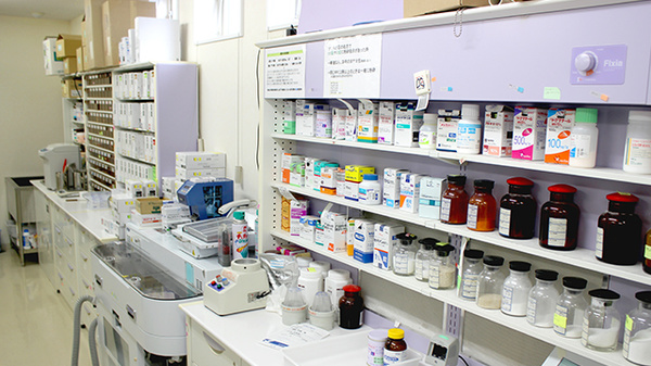 川内調剤薬局の薬棚