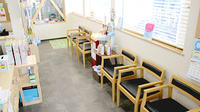 すずらん調剤薬局鯵ヶ沢店の待合スペース