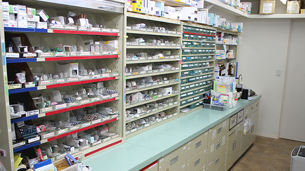 ファイン調剤薬局蔵館店の薬棚
