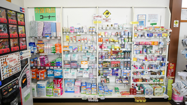 サカエ薬局　板病前の一般医薬品