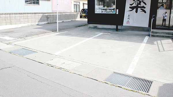 つるた調剤薬局の駐車場