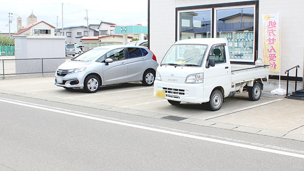 つるた調剤薬局中央店の駐車場