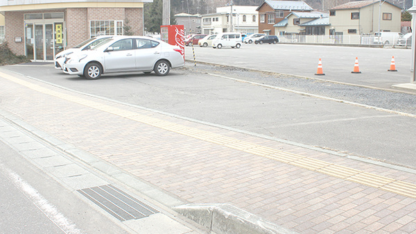 三戸薬局の駐車場