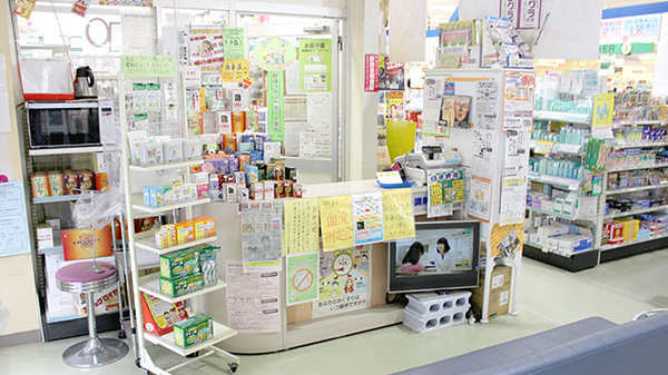 くすりのメイトサンタウン調剤薬局（ユニバース店内）の受付/カウンター