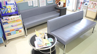くすりのメイトサンタウン調剤薬局（ユニバース店内）の待合スペース