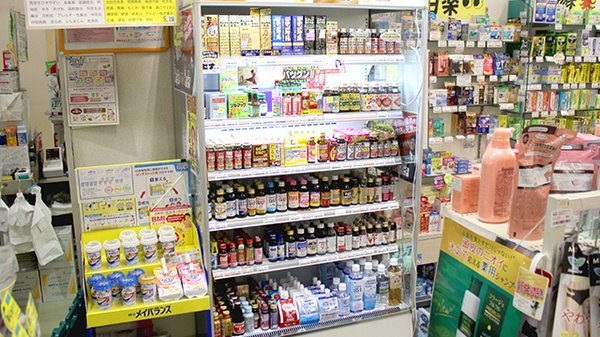 くすりのメイトサンタウン調剤薬局（ユニバース店内）の飲食物