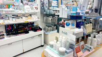 くすりのメイトサンタウン調剤薬局（ユニバース店内）の化粧品