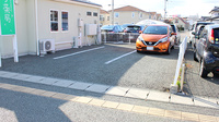 リーフ薬局の駐車場