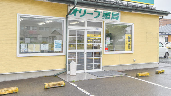 オリーブ薬局の入口