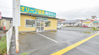 オリーブ薬局の駐車場