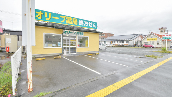 オリーブ薬局の駐車場