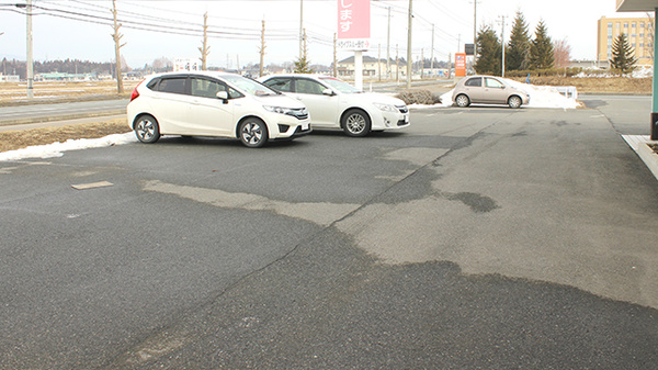 サンケア薬局 県立中部病院前店の駐車場