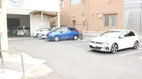 三関薬局の駐車場