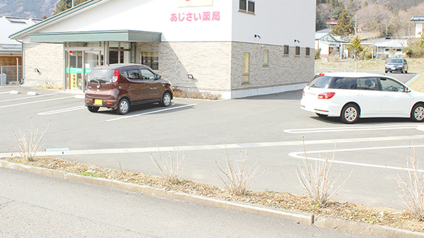 あじさい薬局の駐車場