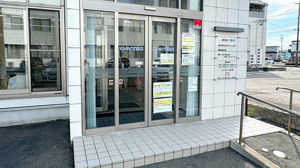 有限会社サンライズ薬局の入口