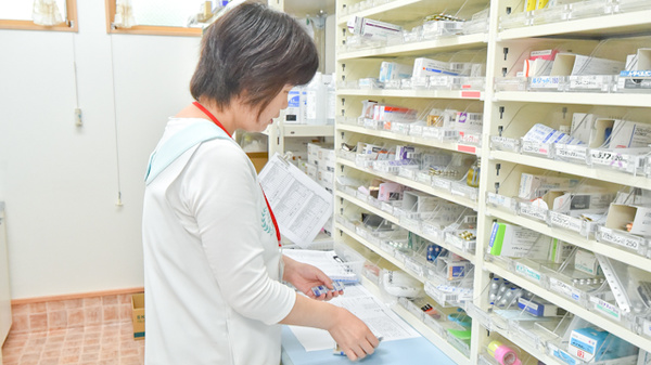 マリーン調剤薬局　本塩釜店の作業風景
