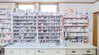 フレンド薬局清水小路の薬棚