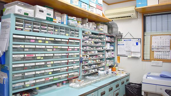 マリーン調剤薬局　角田店の薬棚