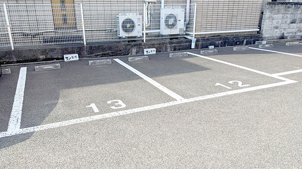サン薬局の駐車場