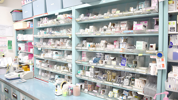 マリーン調剤薬局　新富谷店の薬棚