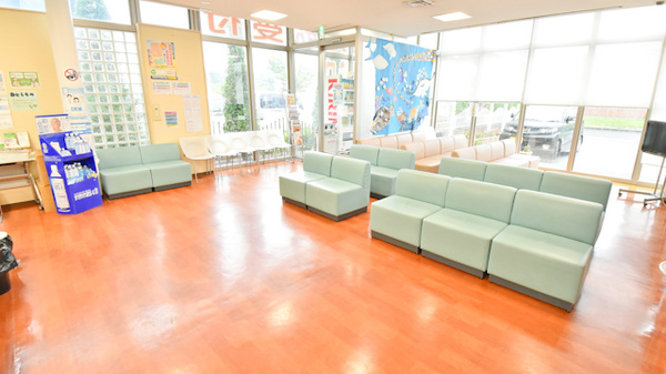 マリーン調剤薬局　上桜木店の待合スペース