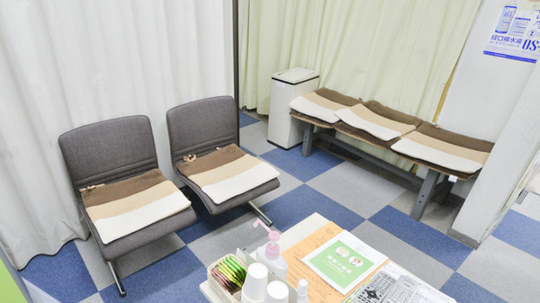 株式会社　銀座薬局の待合スペース