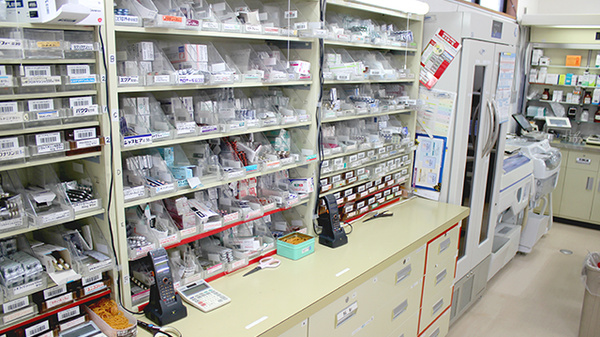 つばさ薬局船岡店の薬棚