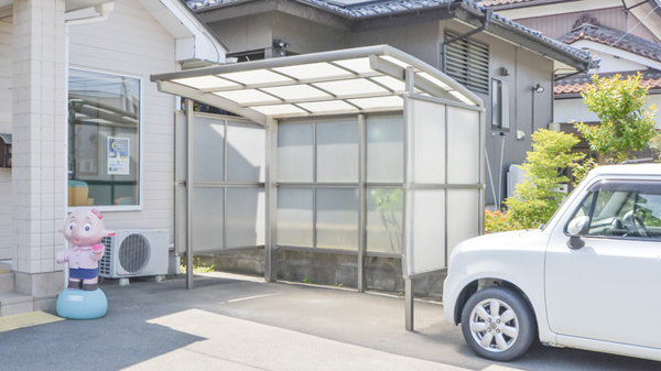 ひまわり薬局の駐輪場