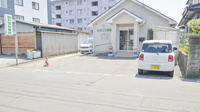 ひまわり薬局の駐車場