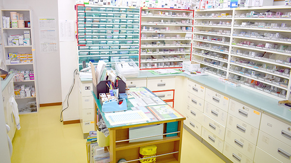 ひまわり薬局の調剤室