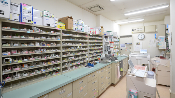 ファミリー薬局の調剤室