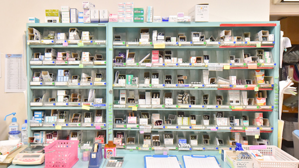 マリーン調剤薬局　木町通店の薬棚