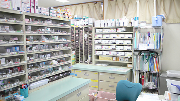 アップル薬局　川平店の調剤室