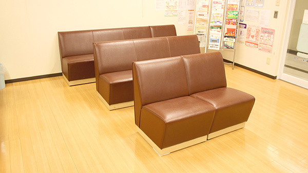 マリーン調剤薬局　トラストシティ店の待合スペース
