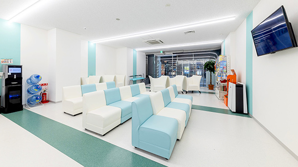 マリーン調剤薬局　一番町店の待合スペース
